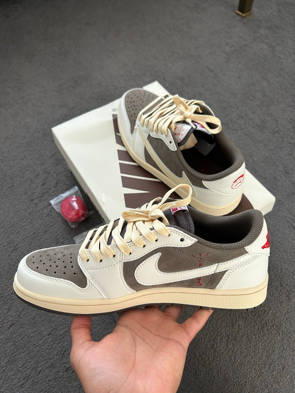 Travis scott X Nike - Maat, Kleding | Heren, Overige kleuren, Nieuw, Ophalen of Verzenden, Sneakers of Gympen