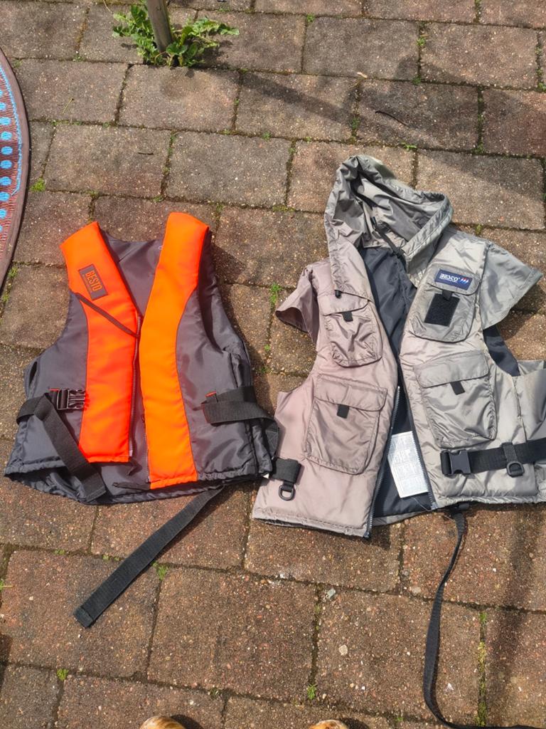 2x Besto reddingsvest maat xl 70+ kilo, Ophalen, Dame of Heer, Reddingsvest of Zwemvest
