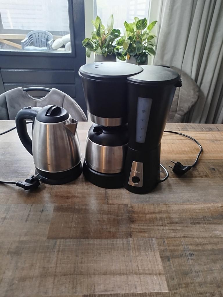 Koffiezetapparaat en waterkoker set voor op de camping, Witgoed en Apparatuur, Koffiezetapparaten, Ophalen, Gebruikt, Koffiemachine