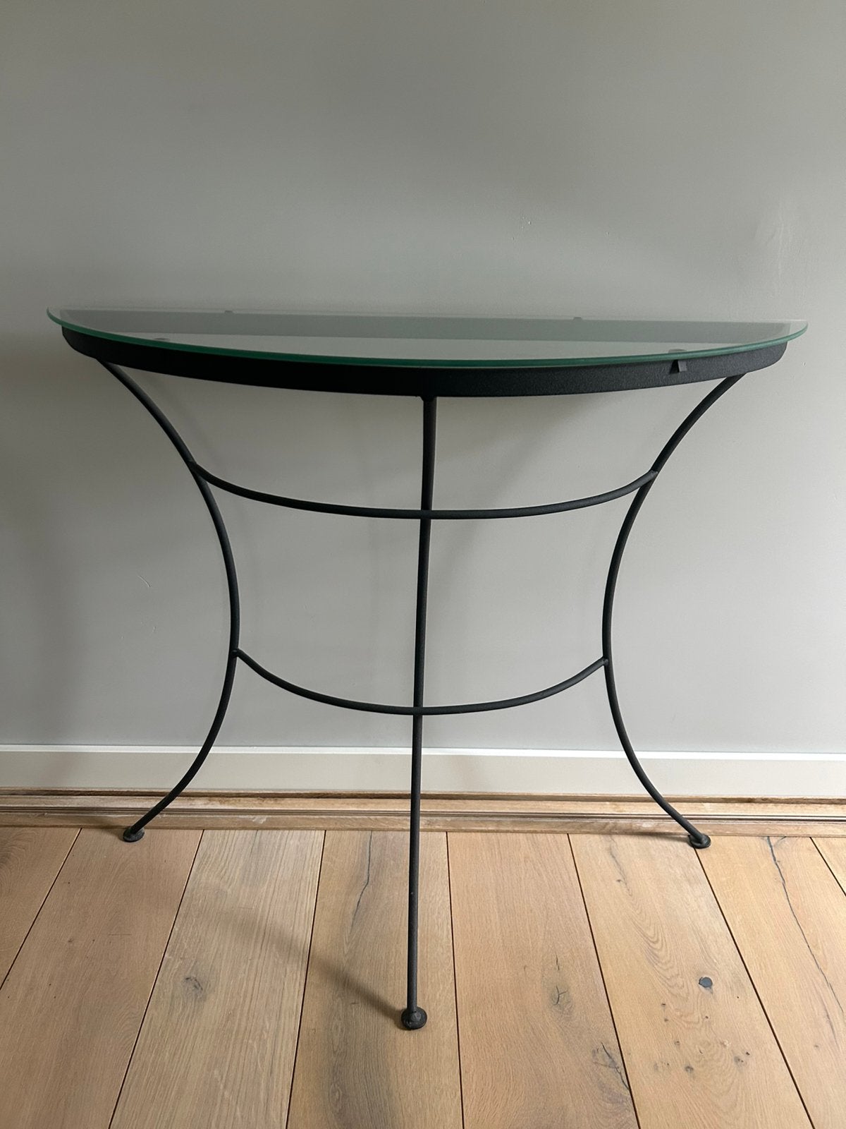 Sidetable met glazen blad en metalen frame, Huis en Inrichting, Ophalen, Gebruikt, 50 tot 100 cm, Glas