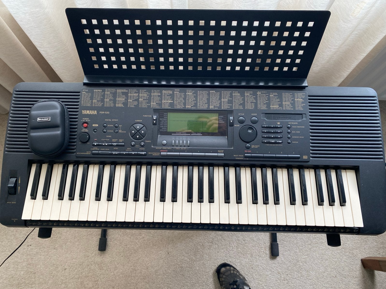Yamaha PSR-520 Keyboard met standaard en bladmuziekhouder, Ophalen, Yamaha, Aanslaggevoelig, 61 toetsen