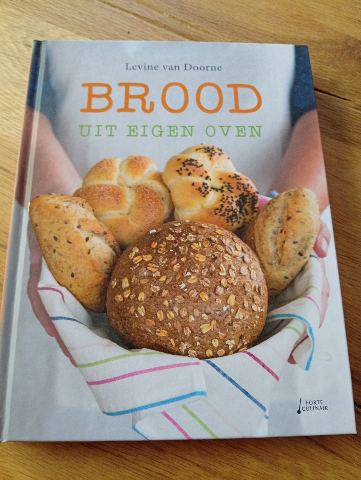 Brood uit eigen oven - Levine van Doorne, Boeken, Overige typen, Ophalen of Verzenden, Zo goed als nieuw, Levine van Doorne
