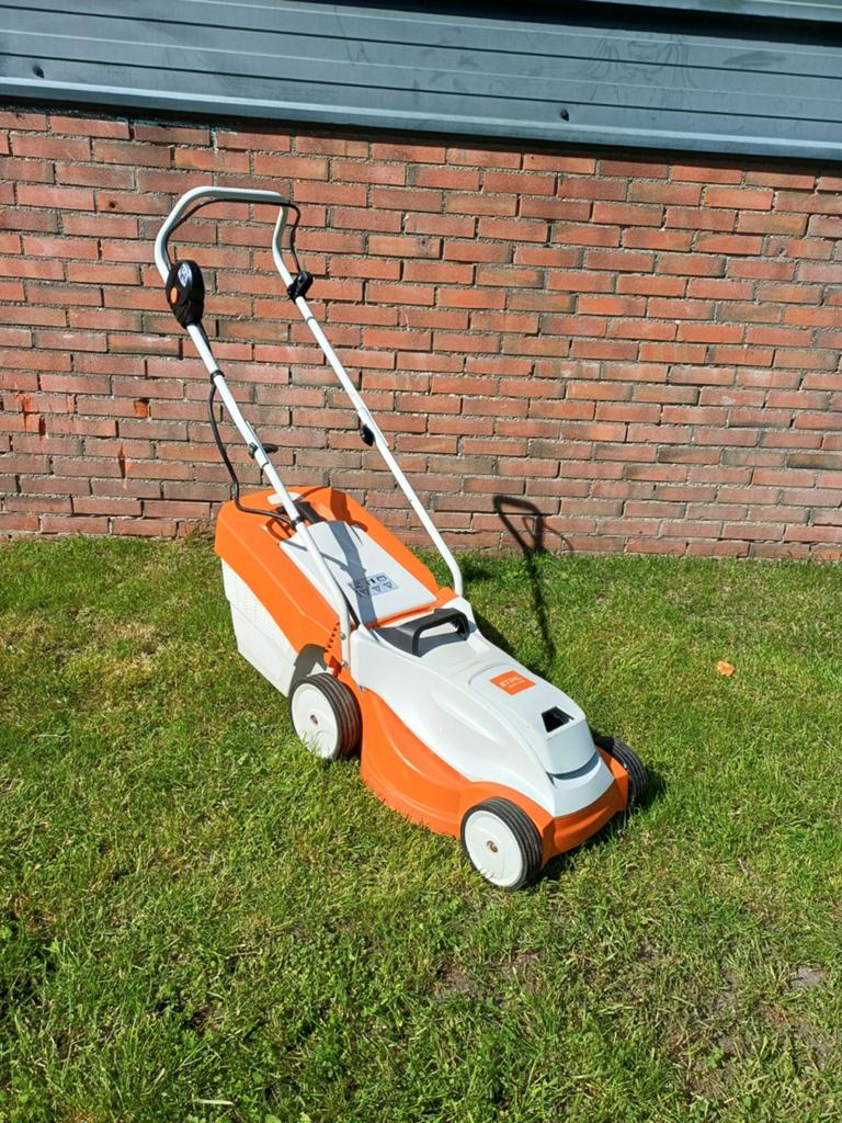 Stihl RMA235 (Defect), Tuin en Terras, Grasmaaiers, Gebruikt, Accu-grasmaaier, 30 t/m 39 cm, Cirkelmaaier, Opvangbak, Ophalen