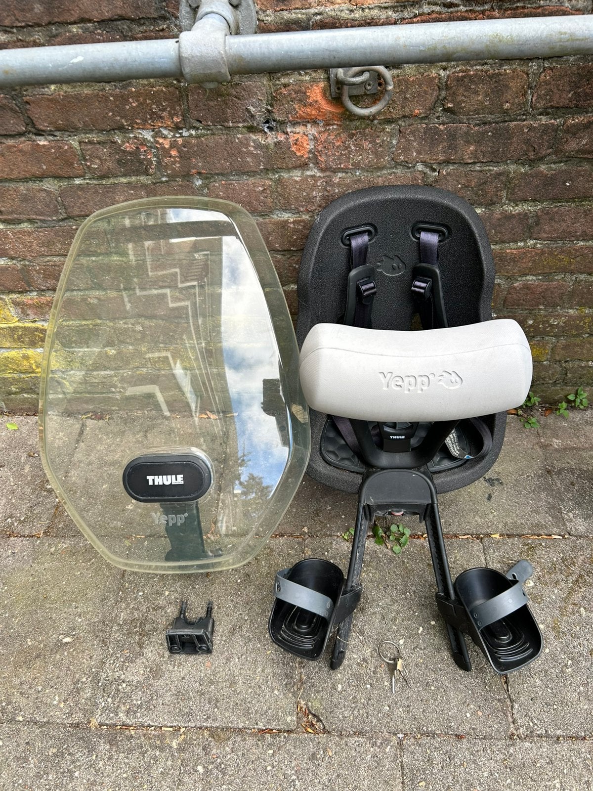Thule Yepp Nexxt 2 mini voorzitje + slaaprol + windscherm, Ophalen, Gebruikt, Voorzitje, Voetsteuntjes