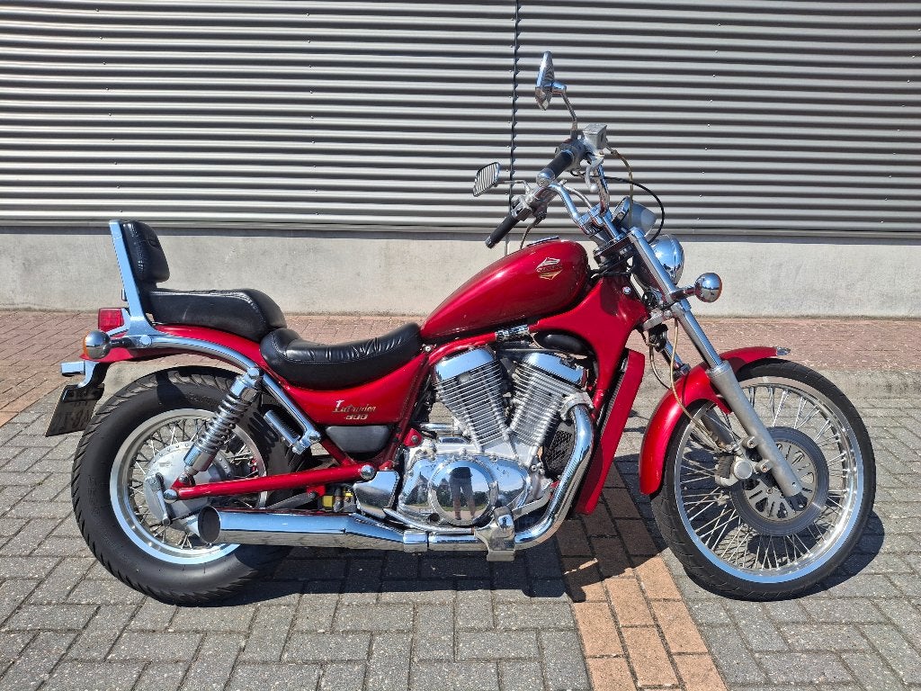 Suzuki Intruder VS 800, Motoren, Motoren | Suzuki, Particulier, Chopper, meer dan 35 kW, 2 cilinders, Motorrijbewijs A, Cardan-aandrijving