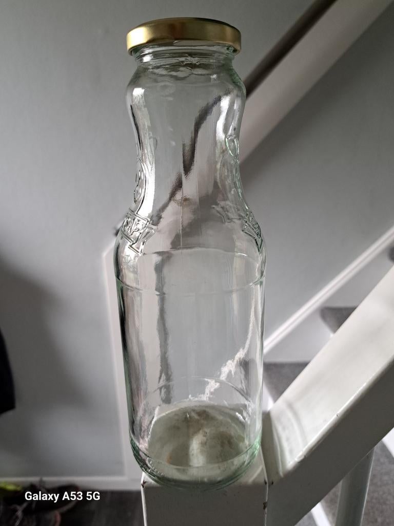 Lege glazen fles met schroefdop, Ophalen