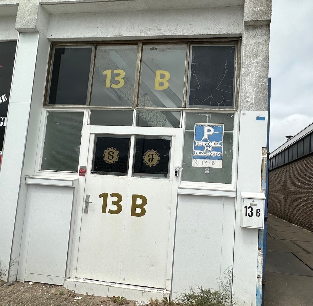 Te huur: nette en ruime bedrijfshal / kantoorruimte, 340 m², Huur, Kantoorruimte