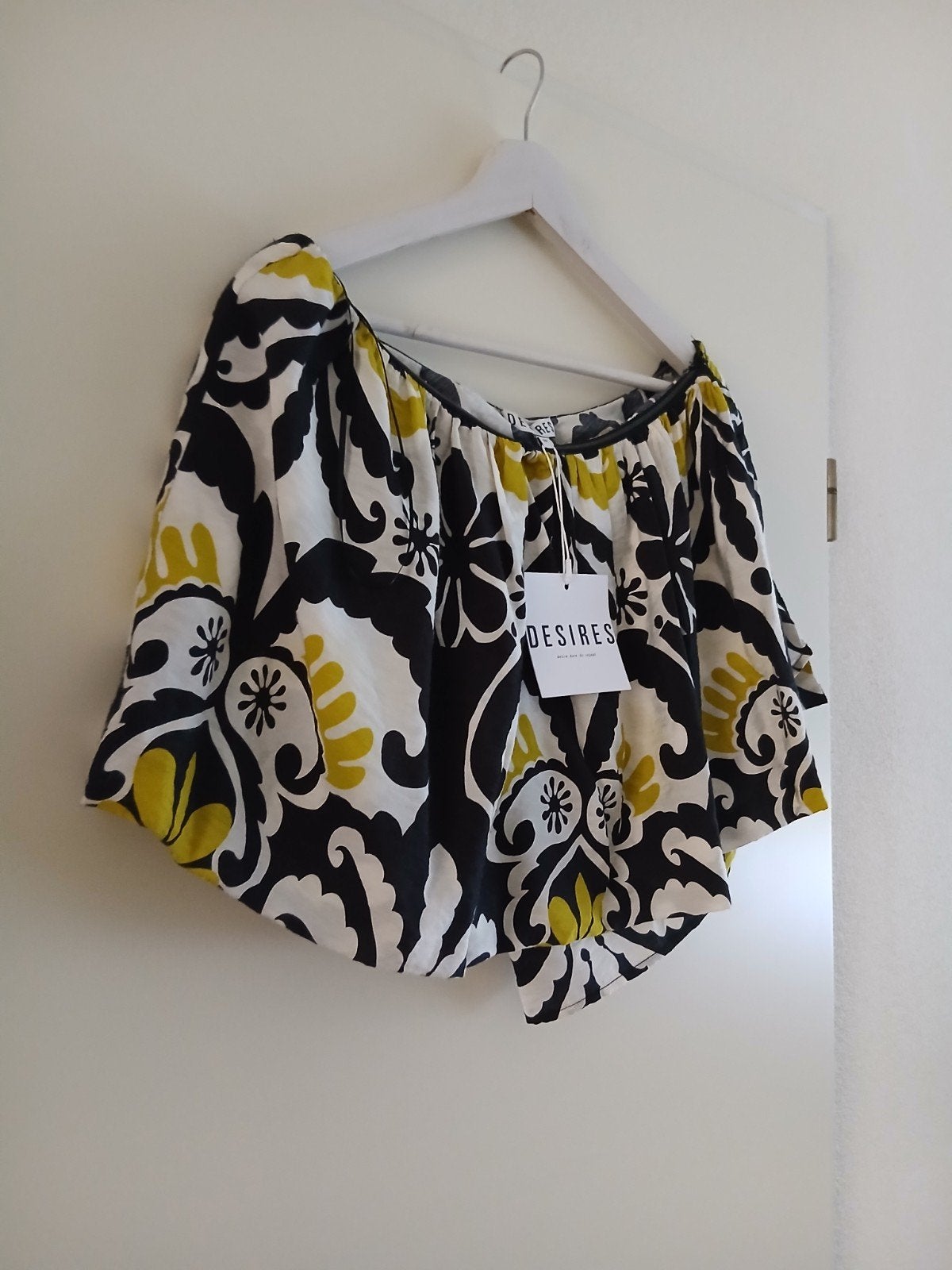 Oneshoulder blouse mét prijskaartje van DESIRES. Maat 36., Kleding | Dames, Desires, Verzenden, Zwart, Nieuw