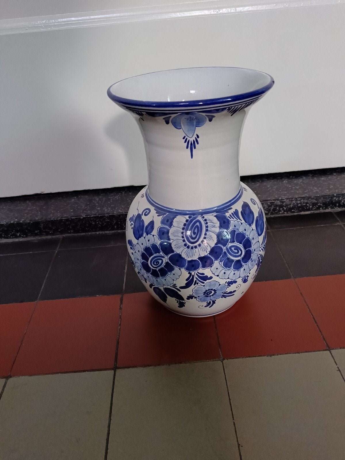 Klassieke Delfts Blauwe Vaas – Handgeschilderd Aardewerk, Ophalen of Verzenden