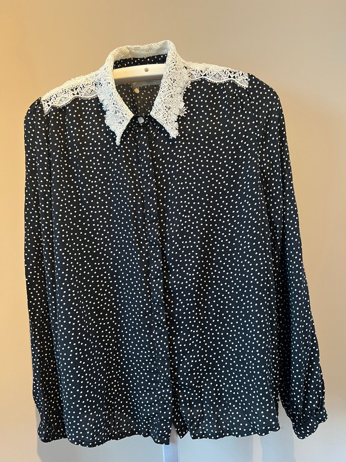 Superstar Zwart Witte Polkadot Blouse met Kanten Kraag, Verzenden, Zo goed als nieuw, Maat 38/40 (M), Zwart