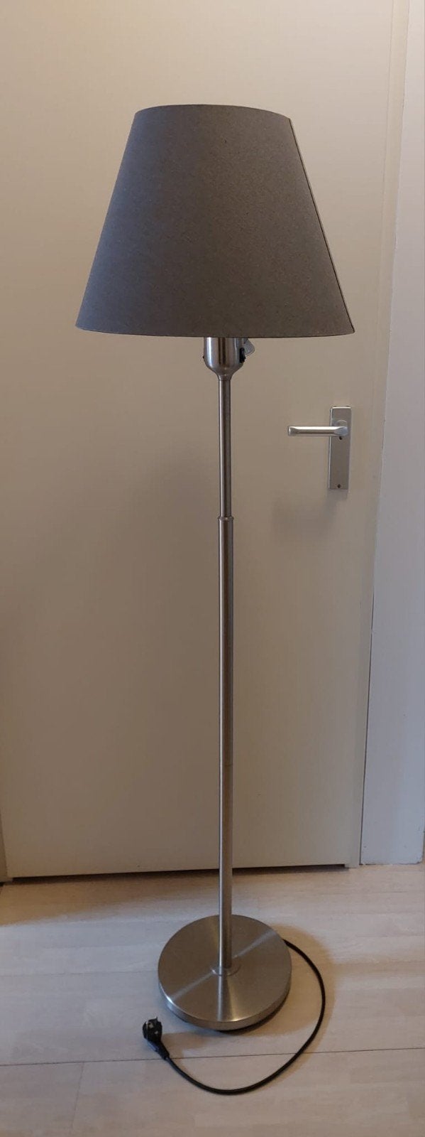 IKEA staande lamp met grijze kap, Ophalen, Gebruikt, E27 (groot), Textiel