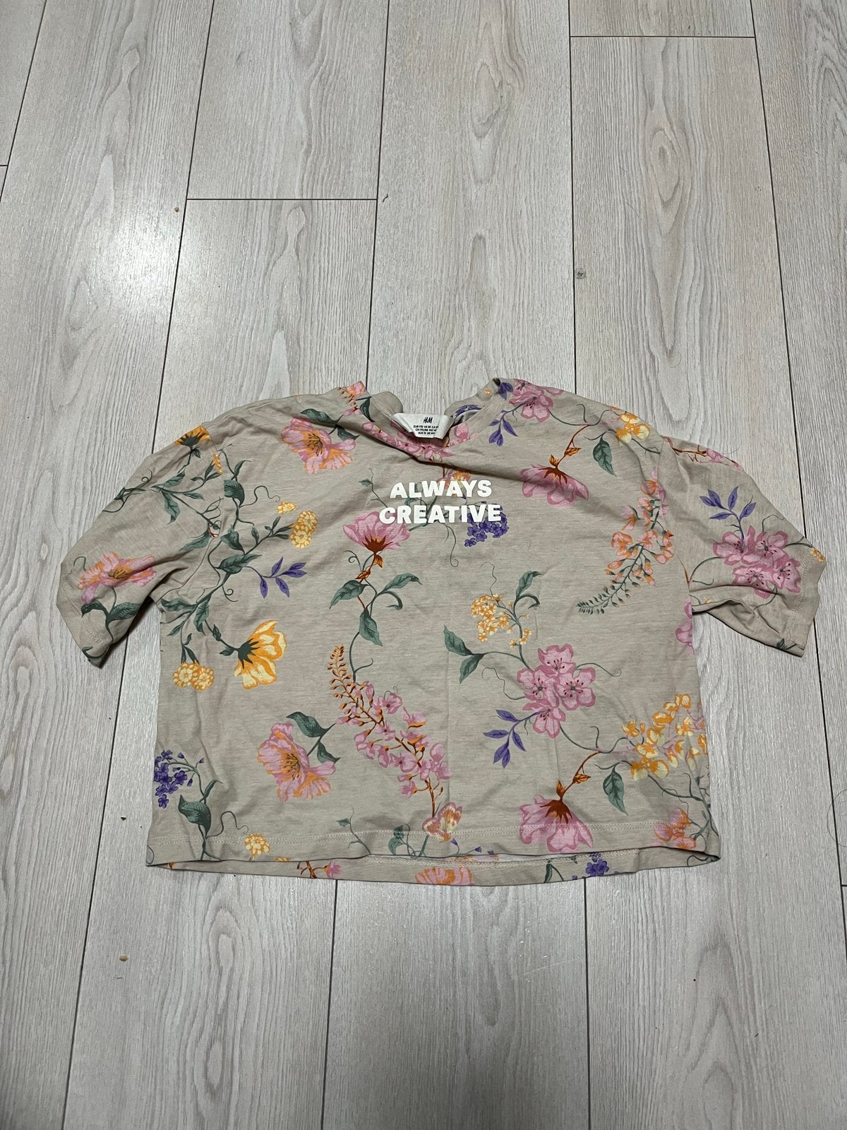 H&M T-shirt met bloemenprint en 'Always Creative', Kinderen en Baby's, Ophalen of Verzenden, Gebruikt, Meisje, Shirt of Longsleeve