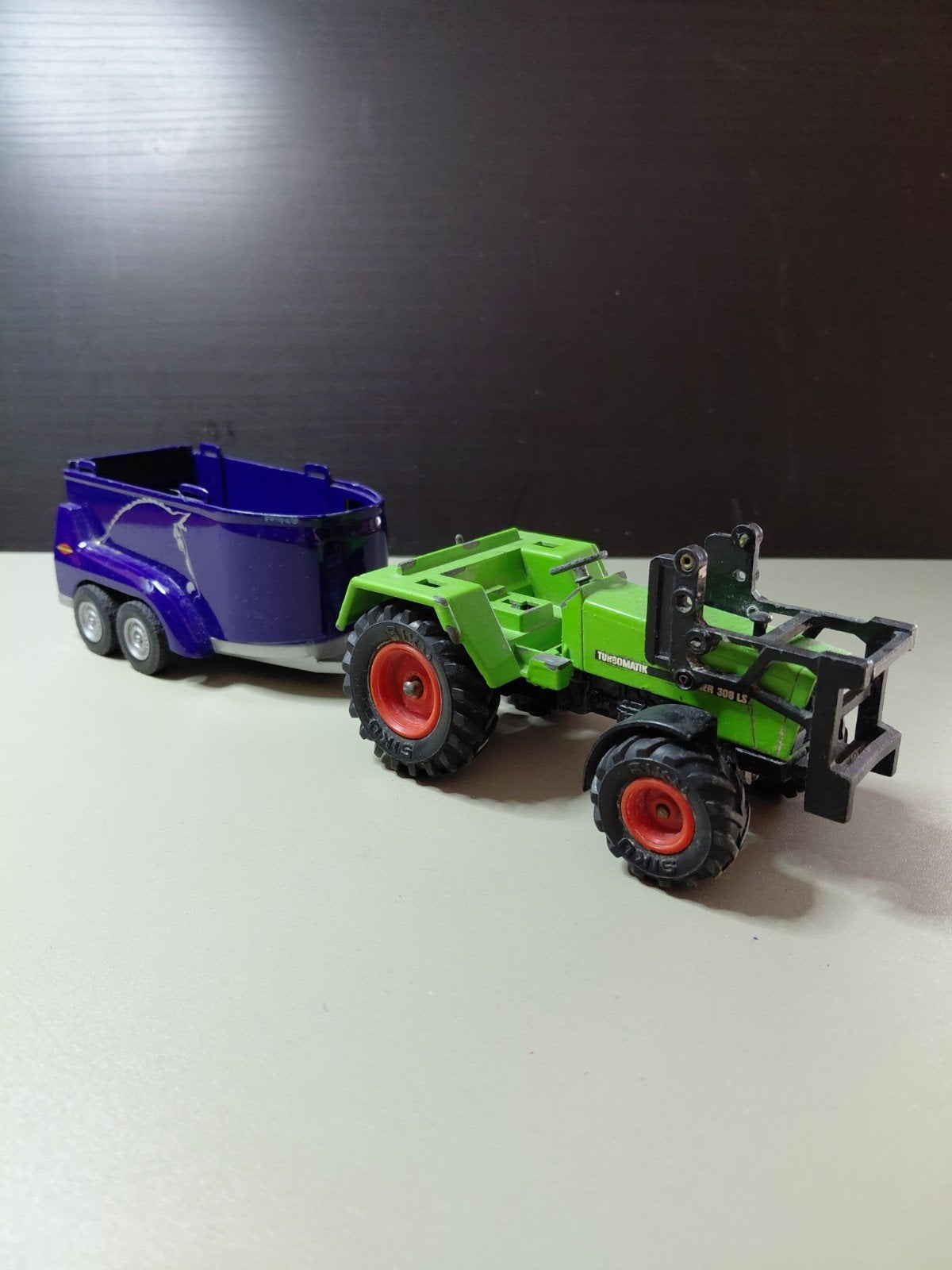 Siku 1/32 Tractor met Paardentrailer, Ophalen of Verzenden, Gebruikt, Tractor of Landbouw, SIKU