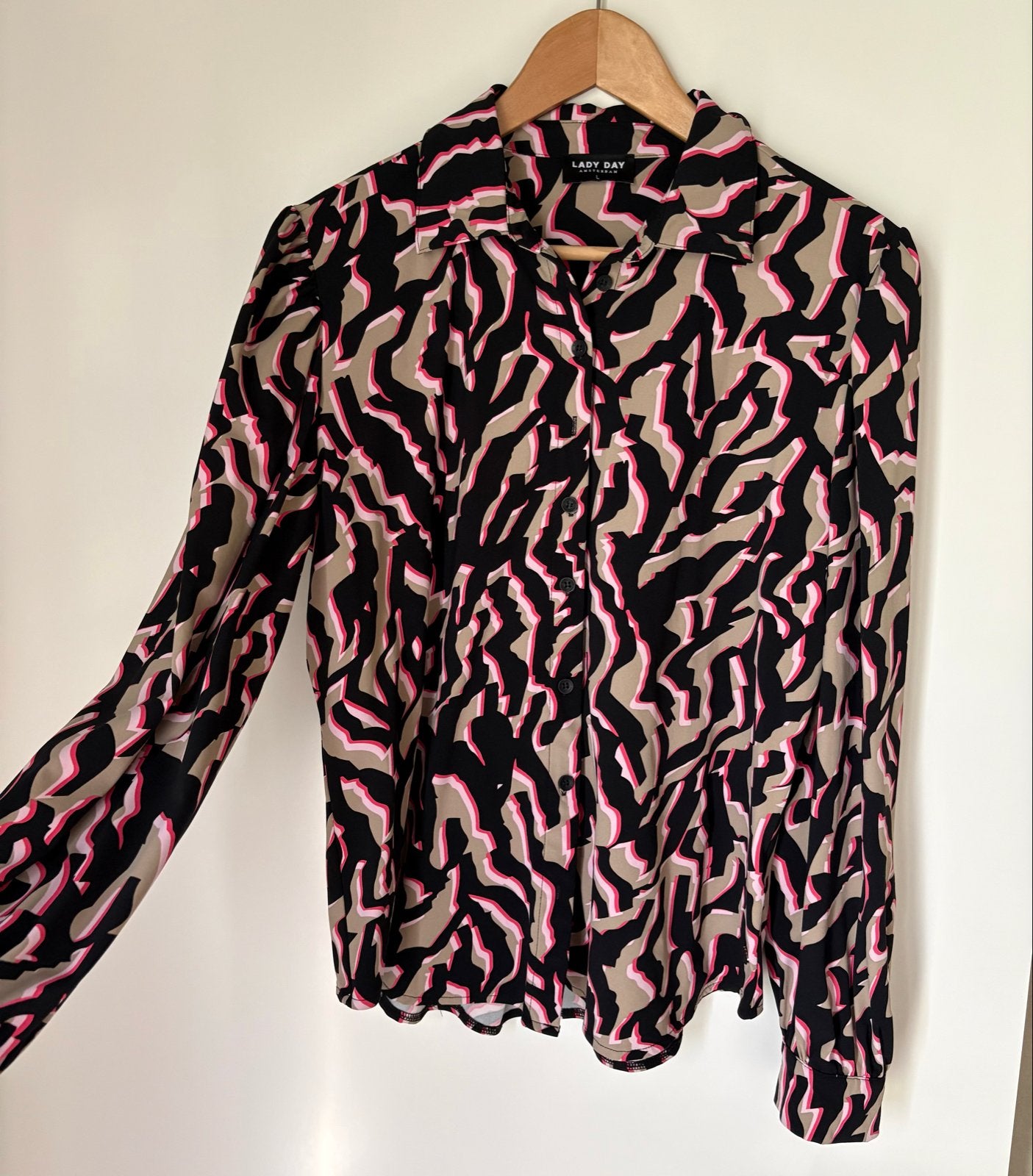 Lady Day Amsterdam Blouse met abstracte print, Kleding | Dames, Ophalen of Verzenden, Zo goed als nieuw, Maat 42/44 (L), Meerkleurig