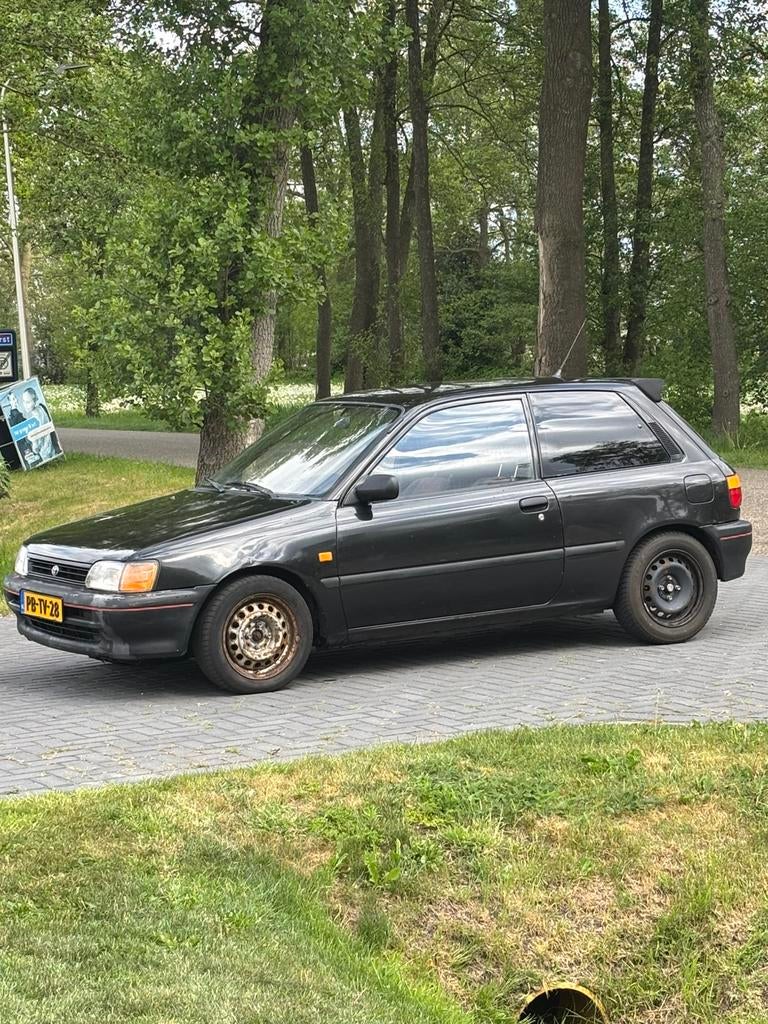 Toyota Starlet 1.3 XLI 12V E2 1996 Zwart, Auto's, 4 cilinders, Zwart, Origineel Nederlands, Bedrijf