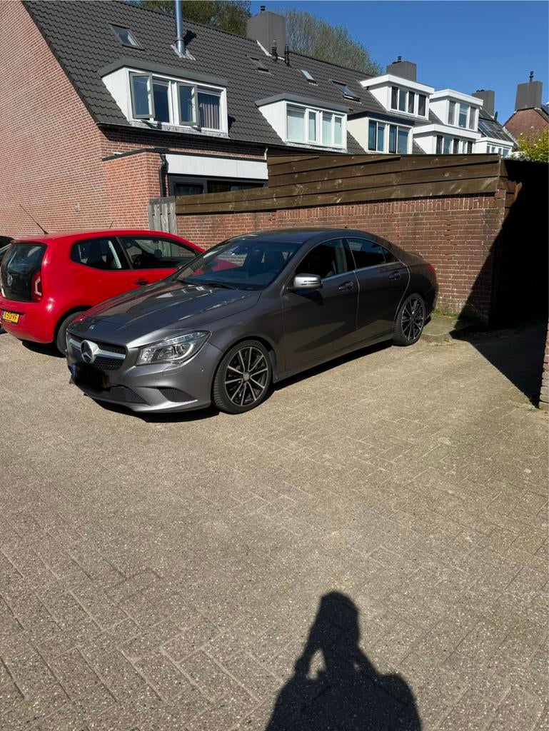 Mercedes-Benz CLA 200 Coupe - Dealer onderhouden, Auto's, CLA, 4 cilinders, Leder en Stof, Particulier