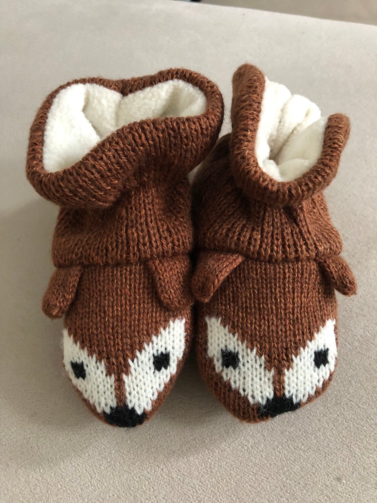 Schattige nieuwe gebreide babyslofjes met vossen gezichtje, Ophalen of Verzenden, Zo goed als nieuw, Jongetje of Meisje, Slofjes