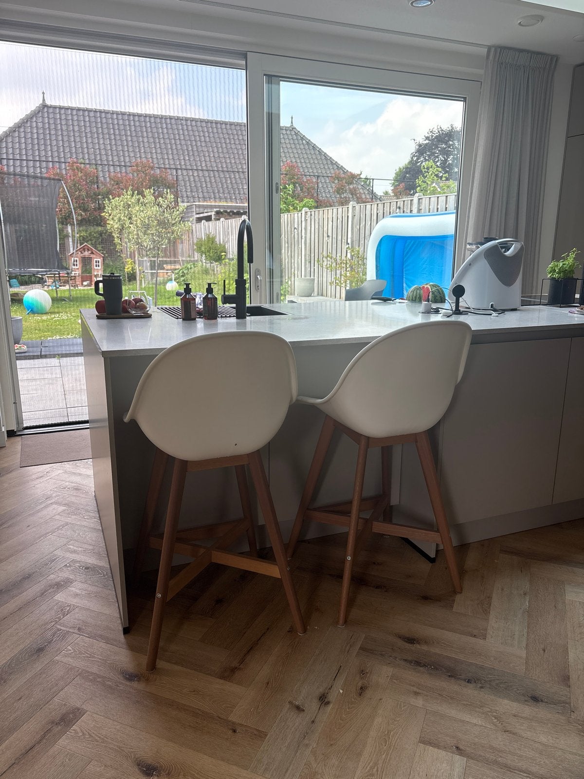 2 barstoelen met lichte gebruikssporen, Huis en Inrichting, Ophalen, Gebruikt, 60 tot 90 cm, Hout
