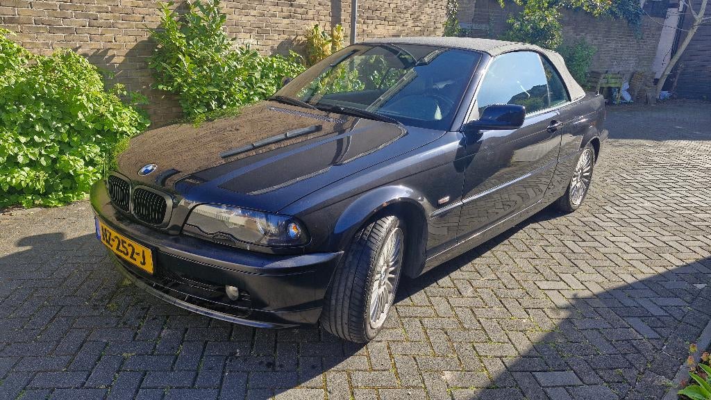 BMW 3-serie Cabrio 323ci Executive e46 zwart, Auto's, BMW, Zwart, 2494 cc, Cabriolet, 4 stoelen