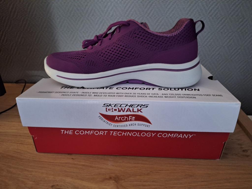 Nieuwe Skechers Go Walk Arch Fit Motion Breeze, 38 25 cm, Skechers, Overige kleuren, Nieuw, Ophalen of Verzenden