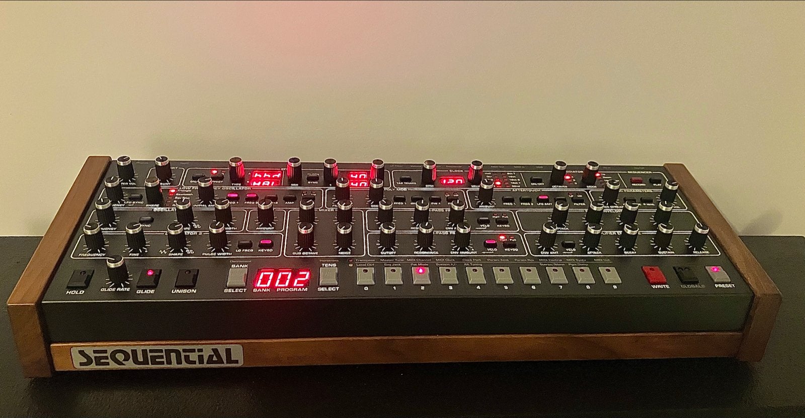 Sequential Prophet 6 Synthesizer met doos, Muziek en Instrumenten, Synthesizers, Overige aantallen, Zo goed als nieuw, Met midi-aansluiting