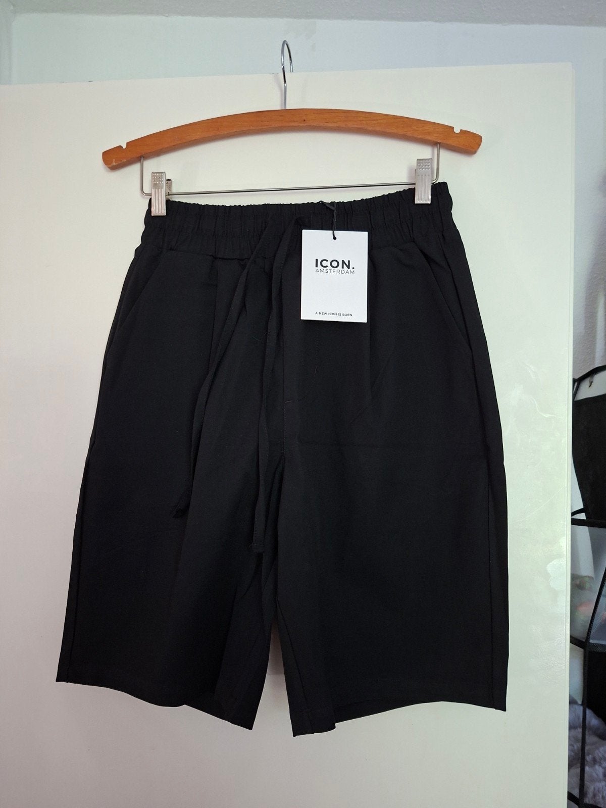 ICON. Amsterdam zwarte shorts - Maat 32, Zwart, Nieuw, Overige maten, Ophalen of Verzenden