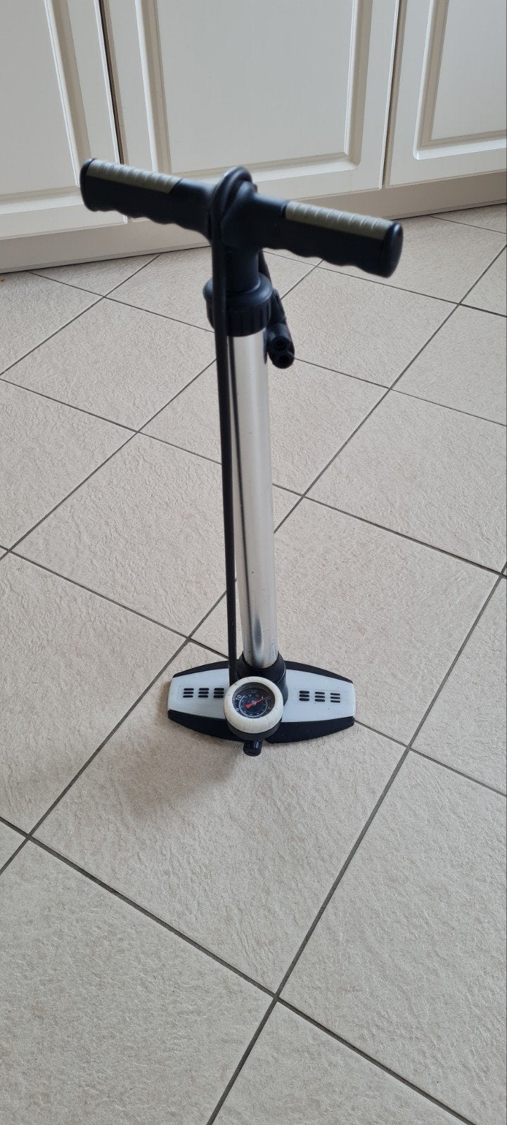 Fietspomp met drukmeter, Ophalen of Verzenden, Drukmeter