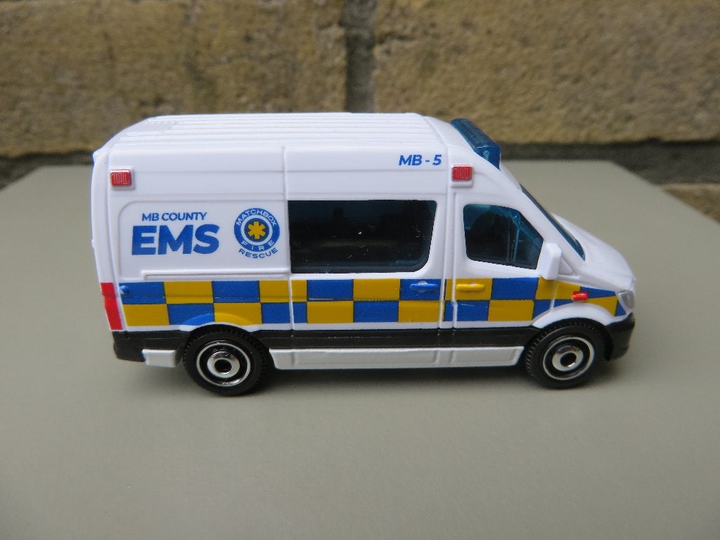 Matchbox Mercedes Sprinter Ambulance, Ophalen of Verzenden, Nieuw, Auto