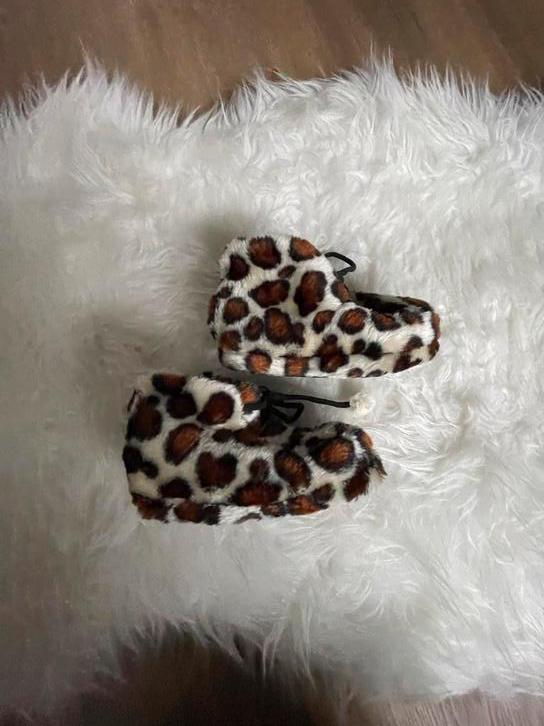 Leuke panter slofjes - 16cm - Zo goed als nieuw, Ophalen of Verzenden, Zo goed als nieuw, Jongetje of Meisje, Slofjes