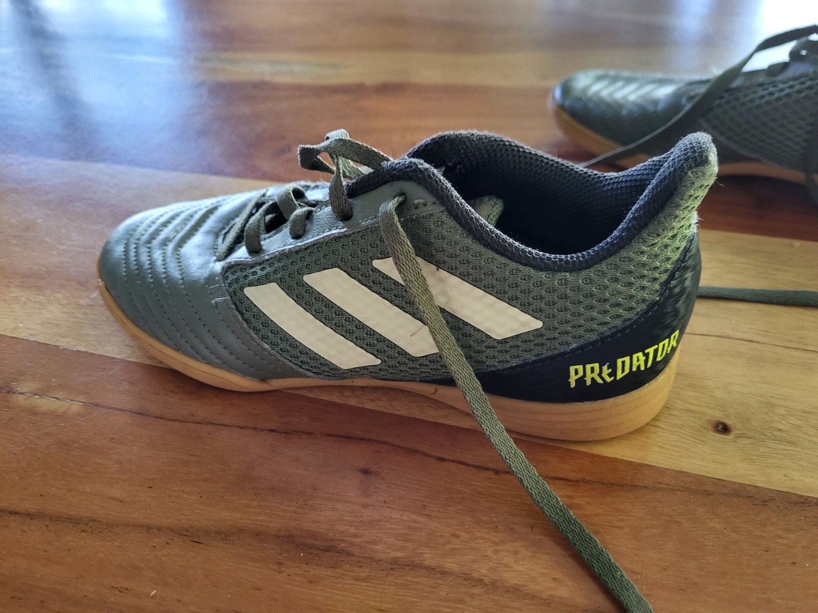 Adidas Predator 19.4 Sala indoor schoenen jongens maat 34, Maat XS of kleiner, Ophalen of Verzenden, Gebruikt, Schoenen