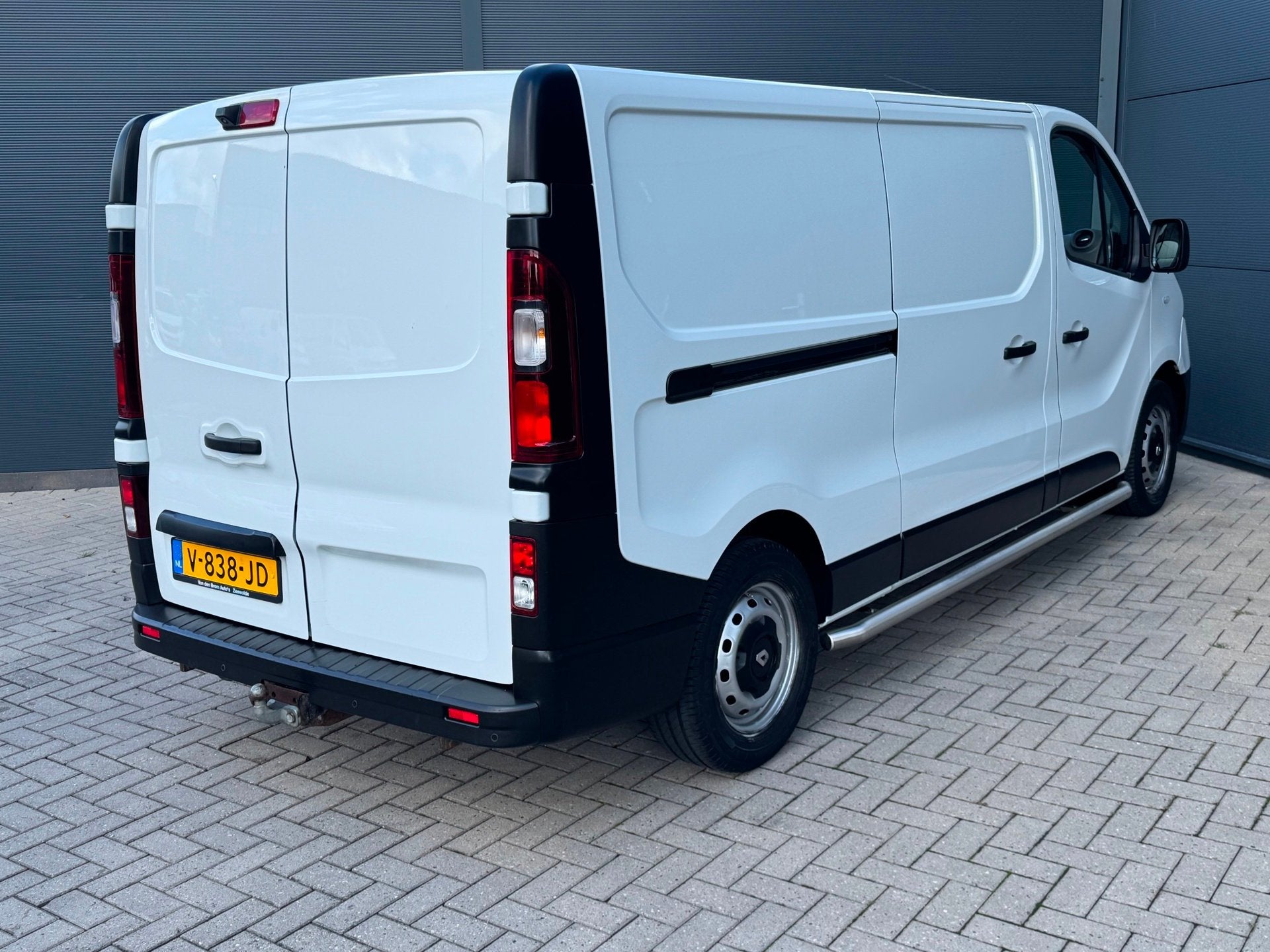 Renault Trafic 1.6 dCi T29 L2H1/ Navi / Camera / Trekhaak, Auto's, Bestelauto's, Voorwielaandrijving, Gebruikt, Euro 6, Renault