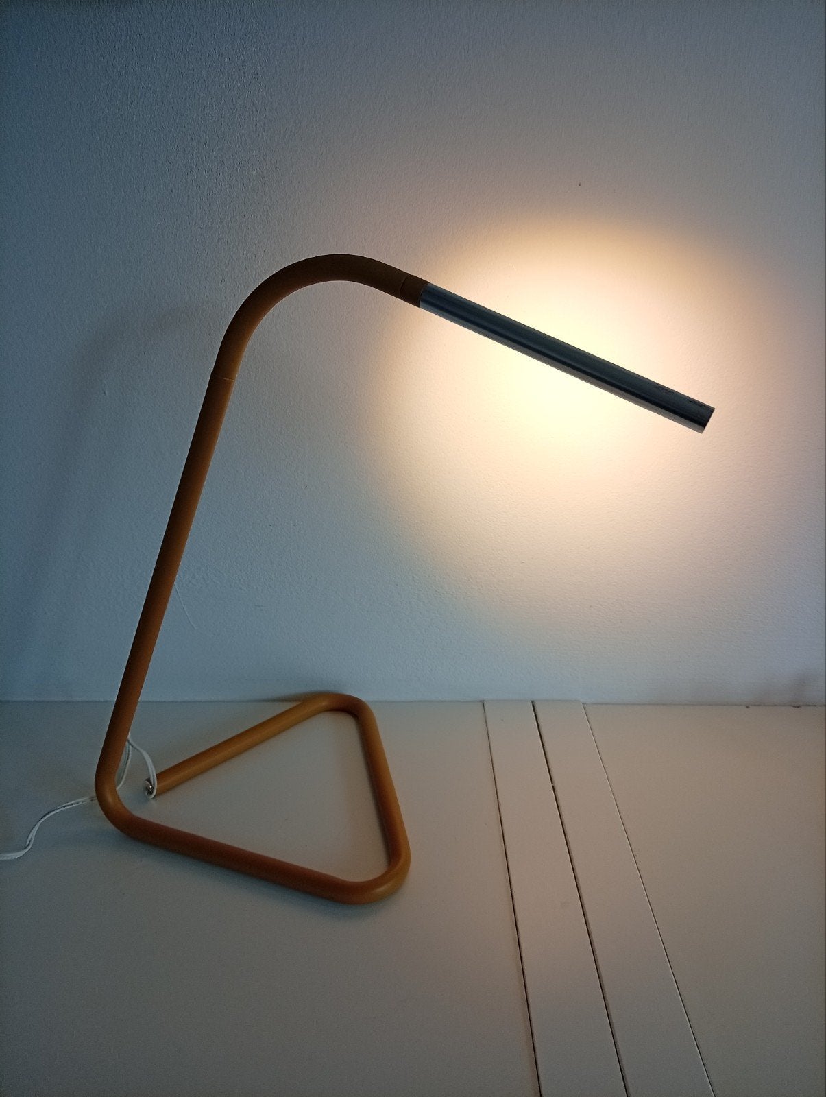 Moderne tafellamp met LED verlichting van Ikea, Bureaulamp, LED verlichting, Overige merken, Verzenden