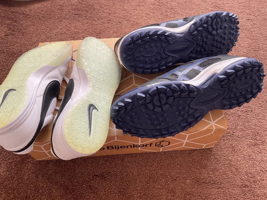 TE KOOP NIEUWE NIKE en ASICS SCHOENEN, Nike, Nieuw, Ophalen of Verzenden, Wit