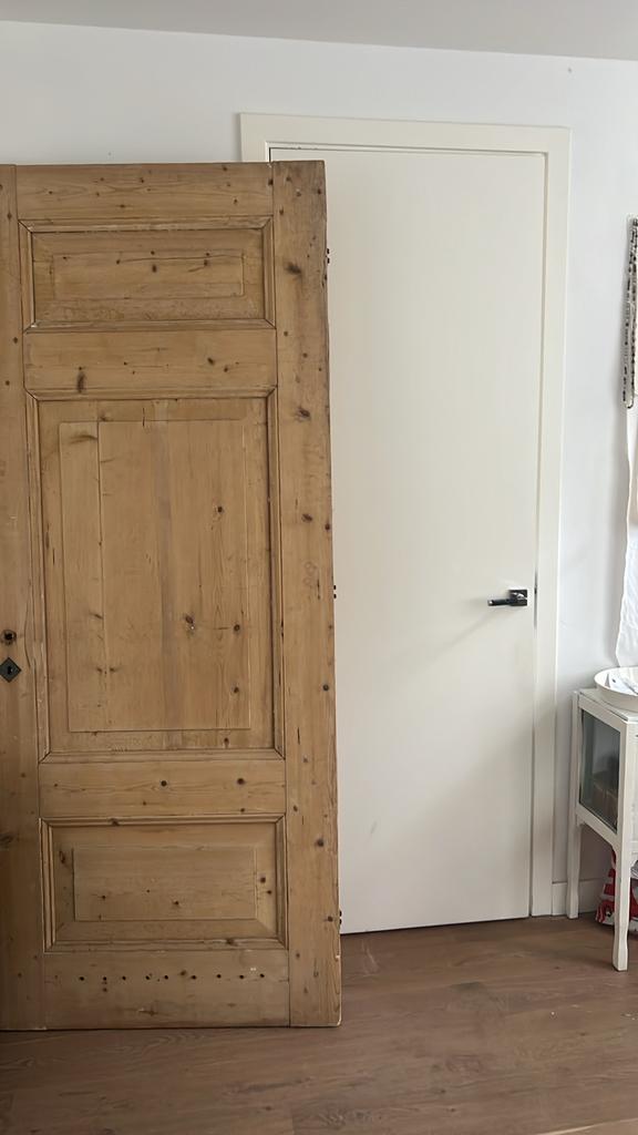 Antieke paneeldeur van mooi blank geloogd hout, 230x90 cm, Gebruikt, 80 tot 100 cm, 215 cm of meer, Binnendeur