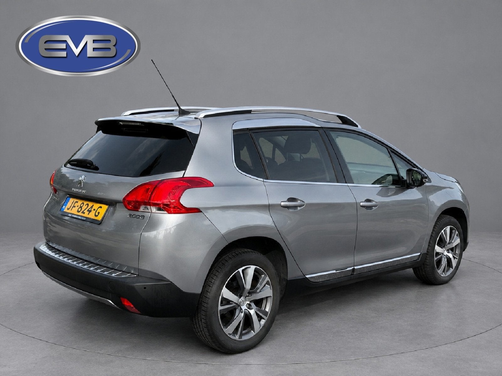 Peugeot 2008 1.2 PureTech Féline, afneembare trekhaak, pano, Auto's, Voorwielaandrijving, Dealer onderhouden, Gebruikt, 1270 kg