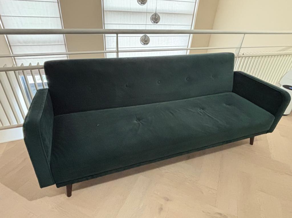 Prachtige groene velvet slaapbank van Made, Huis en Inrichting, Slaapkamer | Slaapbanken, Ophalen, Zo goed als nieuw, Tweepersoons