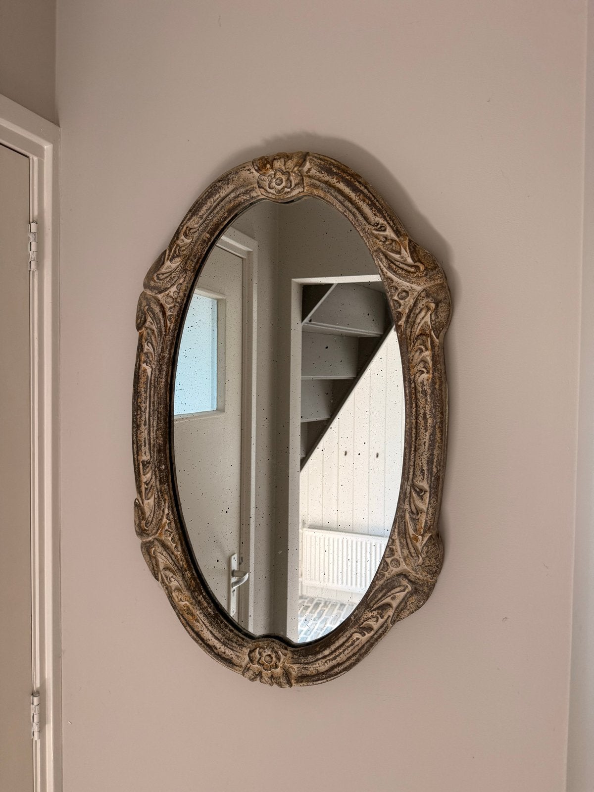 Ovale spiegel met sierlijke lijst - Vintage look, Antiek en Kunst, Ophalen, Ovaal, 50 tot 100 cm, 100 tot 150 cm