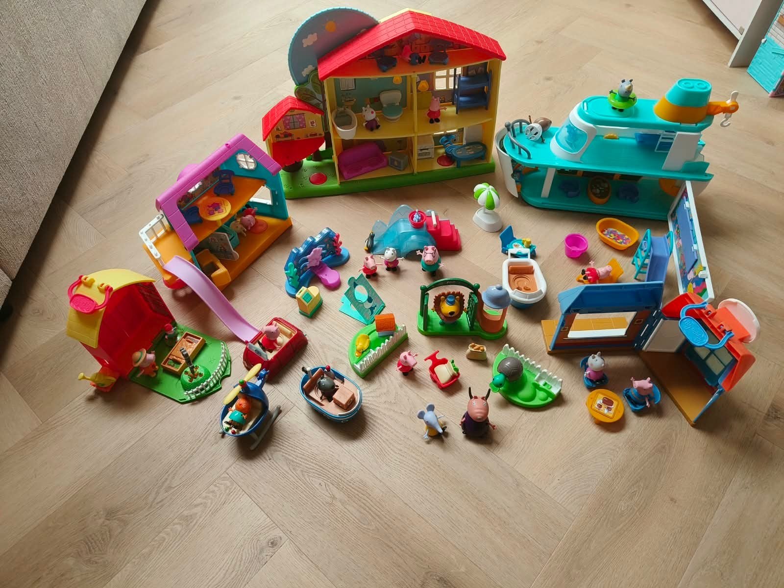 Grote set Peppa Pig speelgoed met huis, boot en meer!, Ophalen of Verzenden, Jongen of Meisje