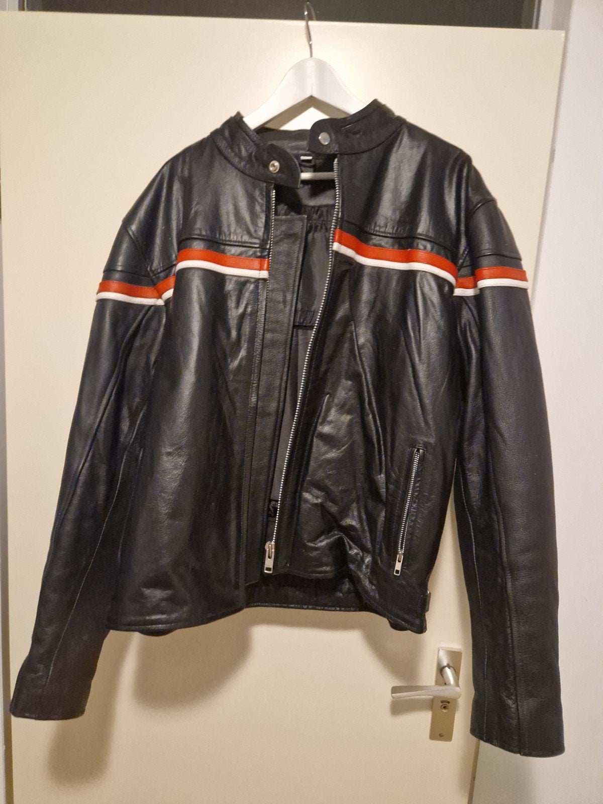Stoer leren motorjack in Harley Davidson kleuren, maat M-L, Ophalen of Verzenden, Tweedehands, Heren, Jas | leer