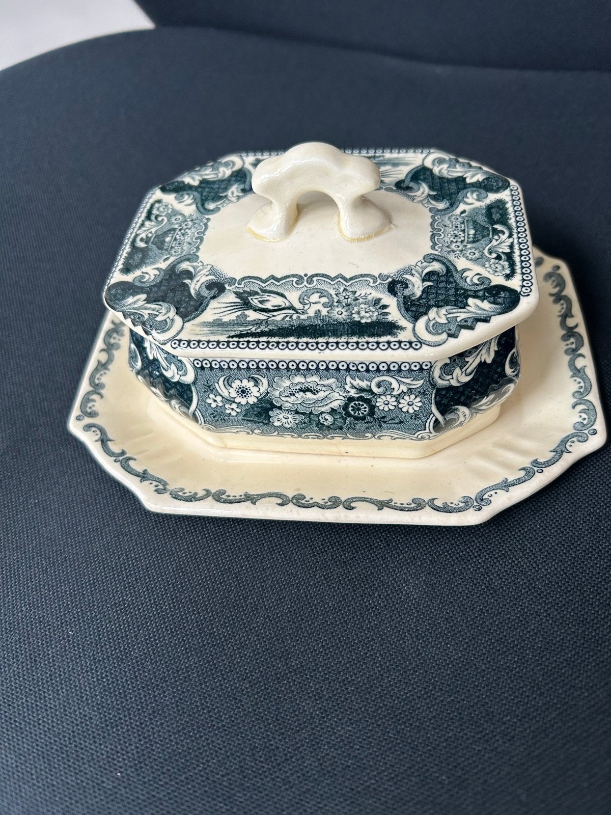 Antieke botervloot met deksel van Soc.Ceramique, Ophalen of Verzenden
