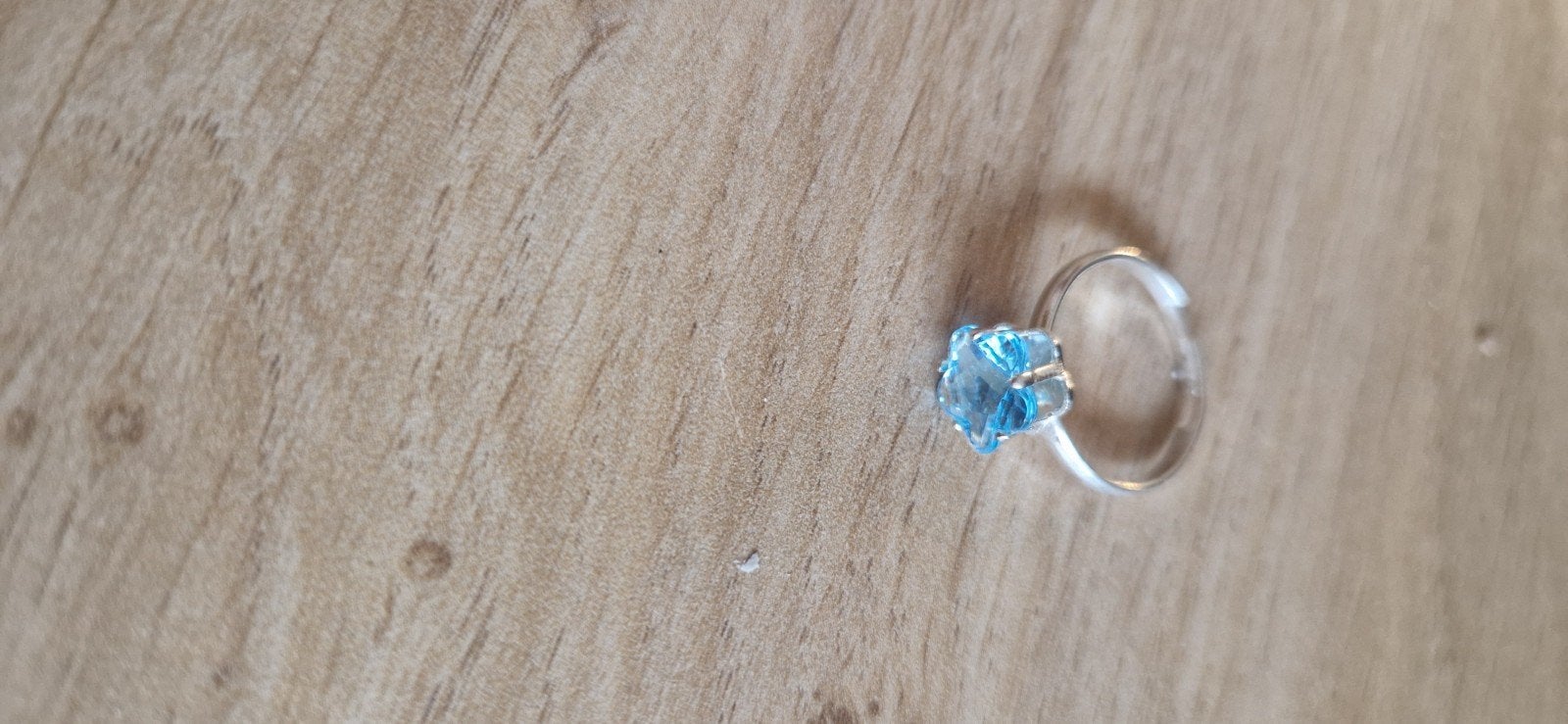 Zilveren ring met blauwe edelsteen, Ophalen of Verzenden, Zo goed als nieuw, Dame of Heer, Met edelsteen