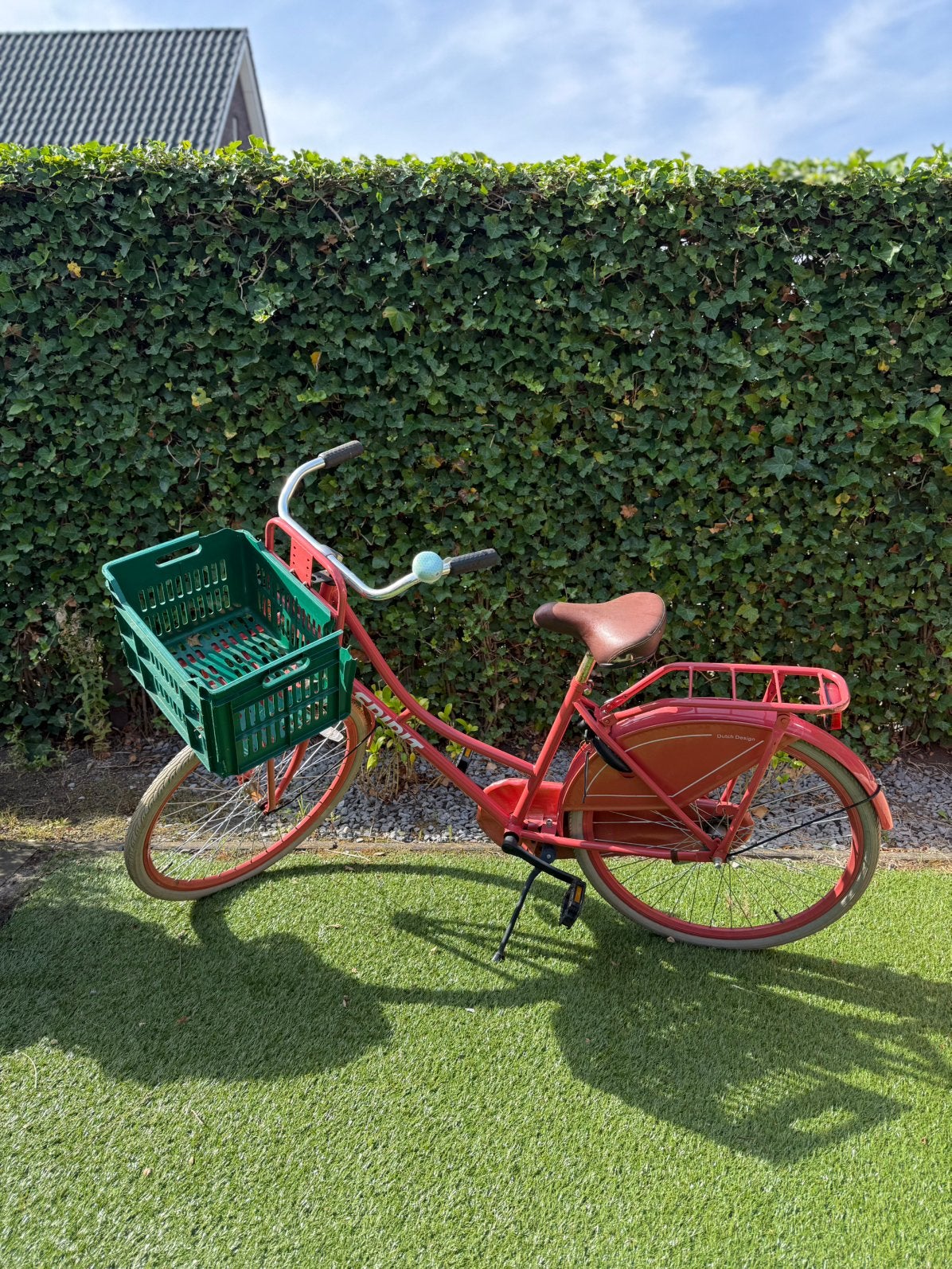26 inch meisjesfiets / fiets roze met kratdrager rijdt prima, Ophalen of Verzenden, Gebruikt, Terugtraprem, 26 inch of meer