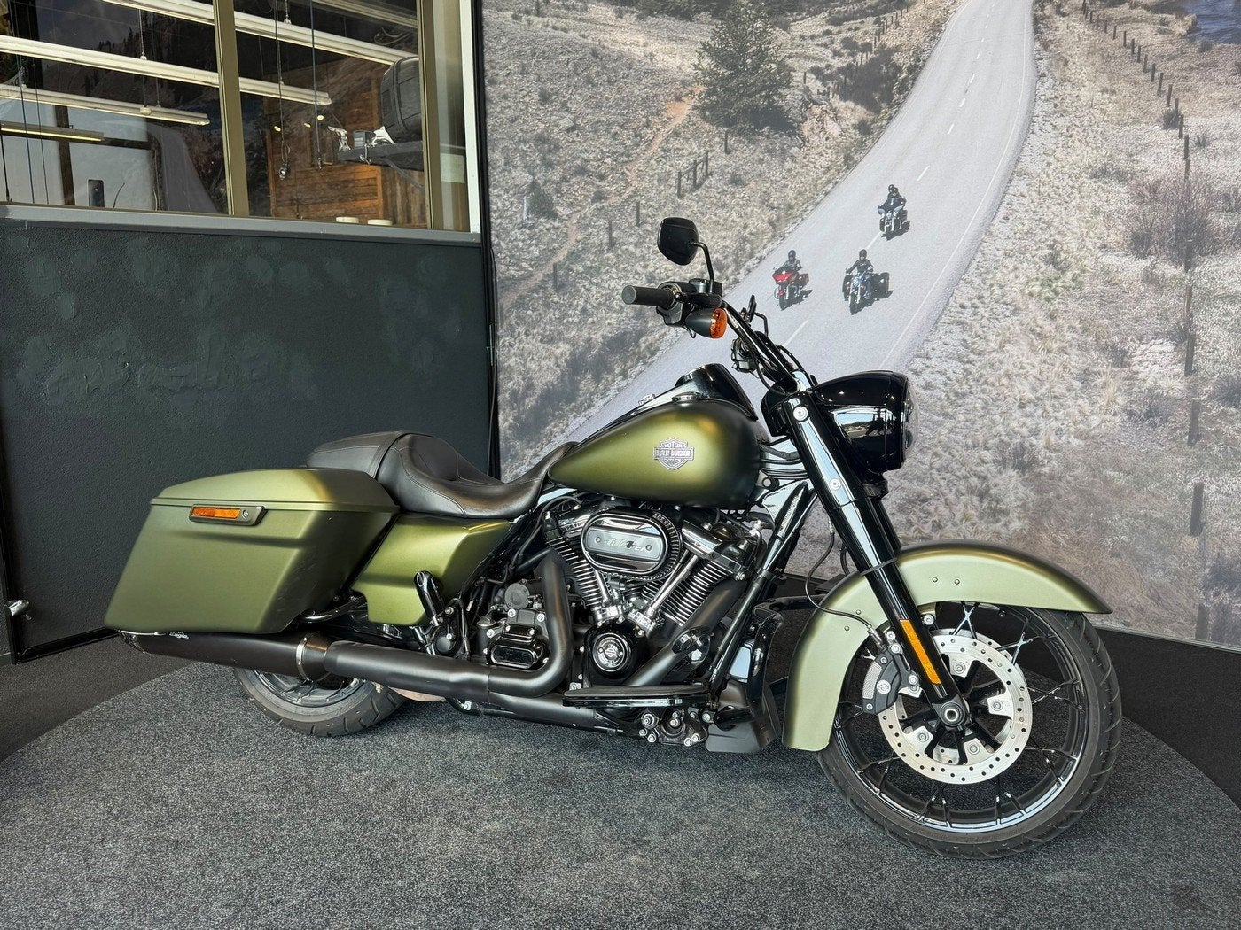 Harley-Davidson FLHRXS ROAD KING SPECIAL - BTW verrekenbaar, Motoren, Motoren | Harley-Davidson, Laan van Vredenoord 33
2289 DA  RIJSWIJK, NL