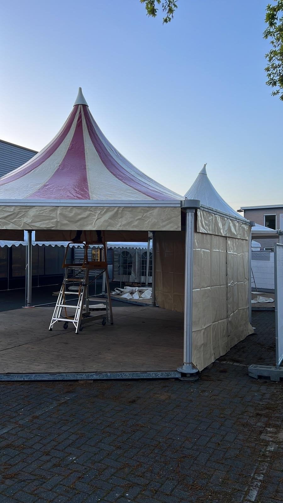 Röder Pagode Tent 6x6m met Stelvloer - Circus Kleur, Tuin en Terras, Ophalen, Gebruikt