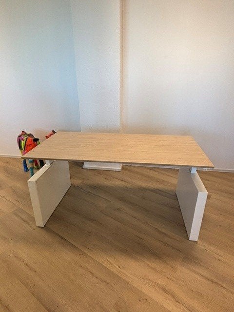 Bureau 2x, eiken blad, onderstel wit RAL9016, Ophalen, Overige typen, In hoogte verstelbaar, Zo goed als nieuw