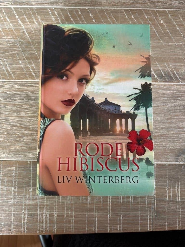 Rode Hibiscus, Ophalen of Verzenden, Zo goed als nieuw, Nederland, Liv Winterberg