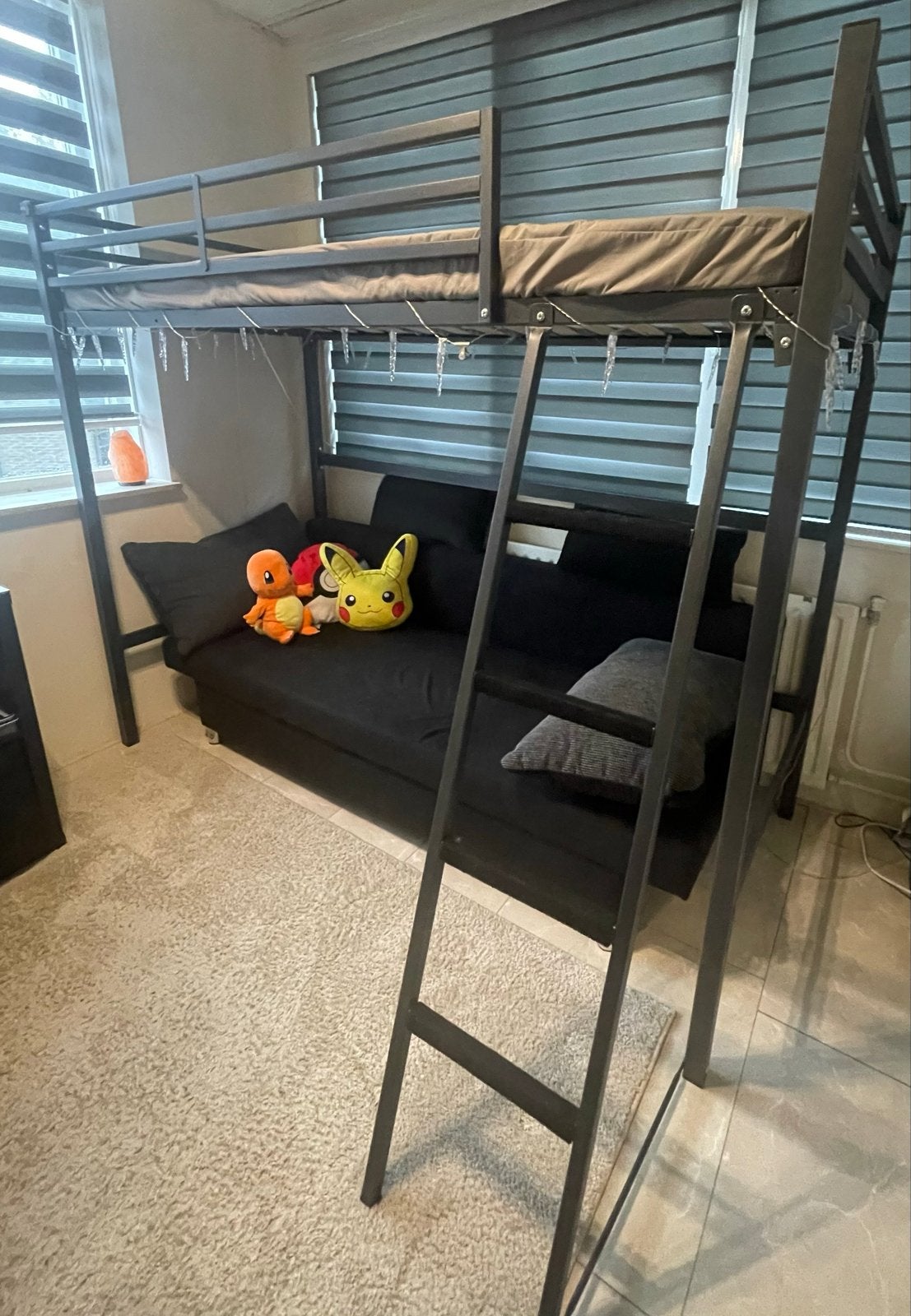 Hoogslaper met trap en ruimte voor bank, Eenpersoons, 160 tot 180 cm, Ophalen of Verzenden, Zo goed als nieuw