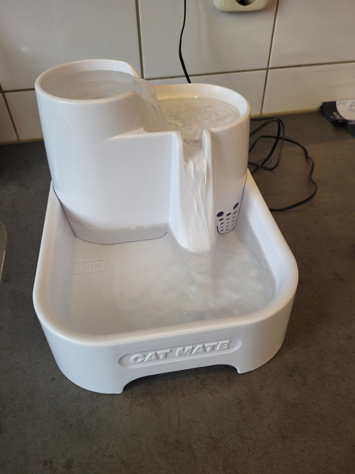 cate mate drinkfontein, Ophalen