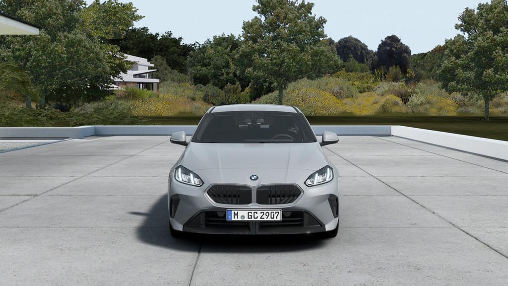 BMW 1 Serie 120 M Sport Automaat / Sportstoelen / Achteruitr, Zwart, 156 pk, Bedrijf, 3 cilinders