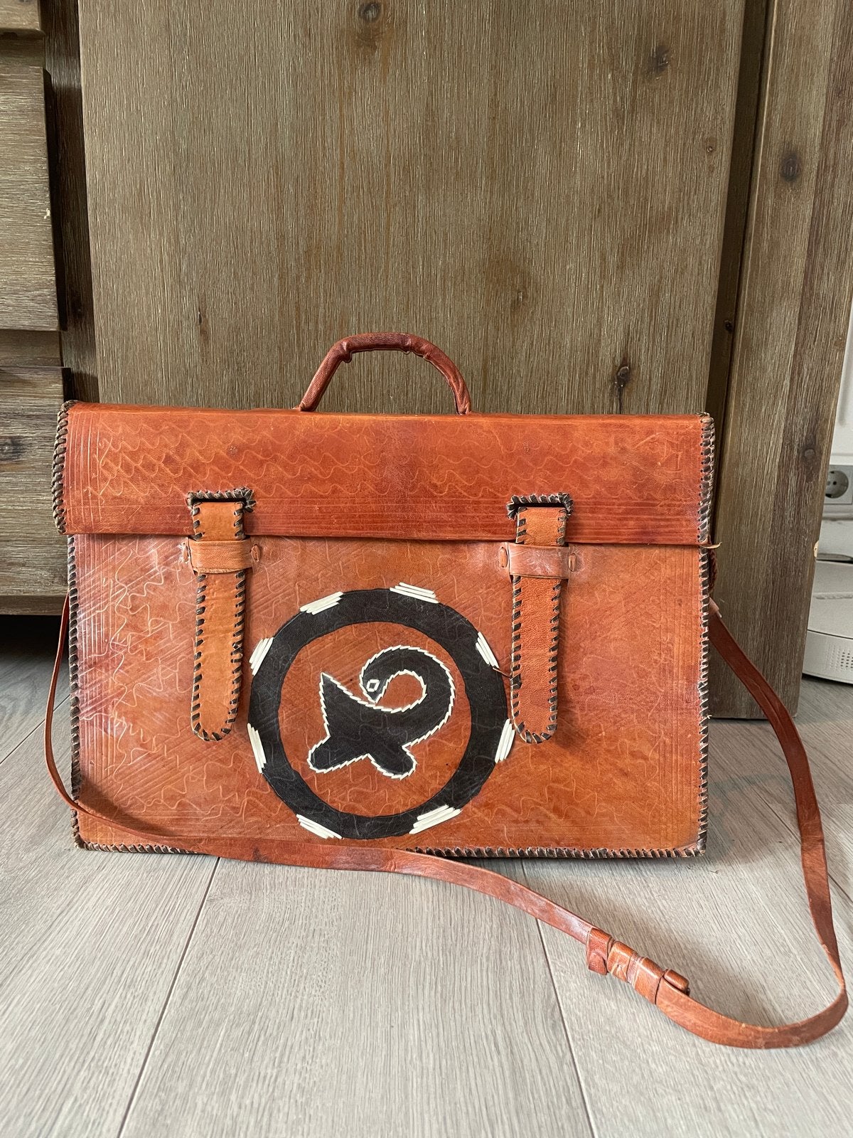 Ghanese vintage leren Aktetas/Schoudertas met Uniek Design, Ophalen of Verzenden, Gebruikt, Bruin, Overige typen